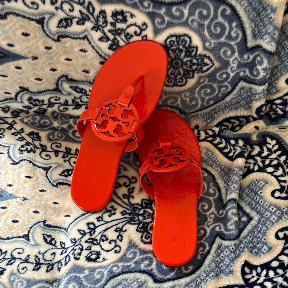 TORY BURCH Red Sandals Soft Flexible Design